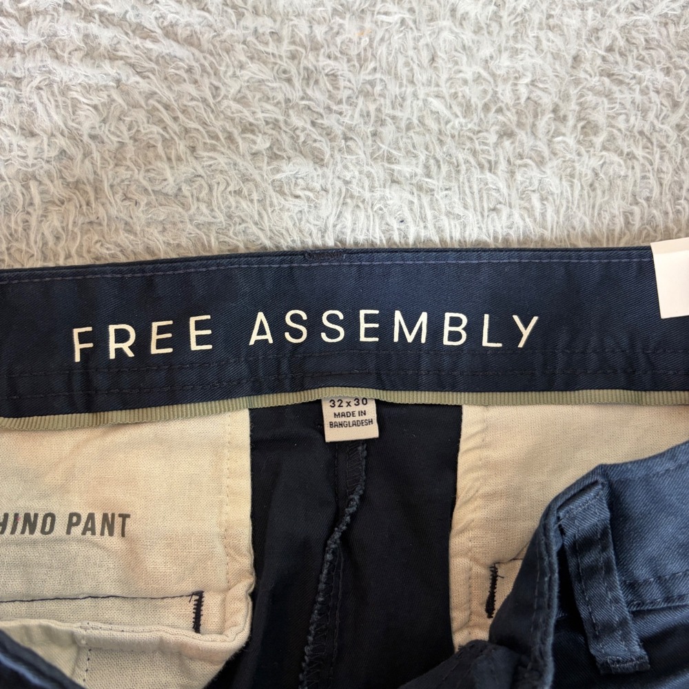 Free Assembly Mens Chino Pants Navy Blue Straight Leg 32x30 NWT - Picture 2 of 10